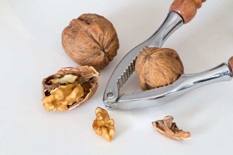 A man's use of walnuts improves the quality of sperm